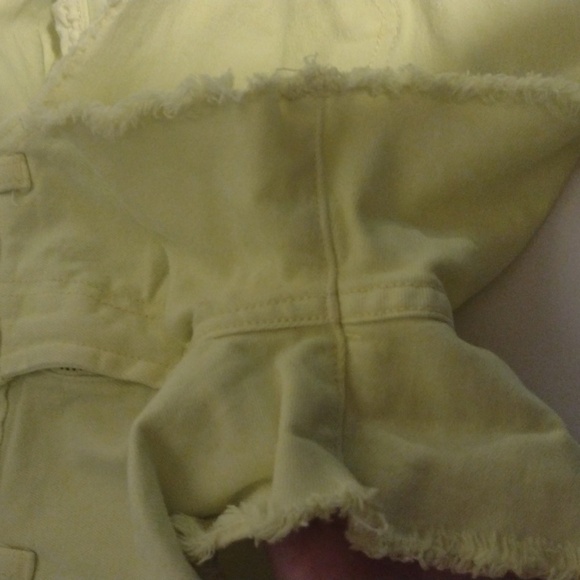 Lucky Brand Riley Denim Cutoff Shorts Womens SZ 6/28 Yellow - Picture 10 of 13